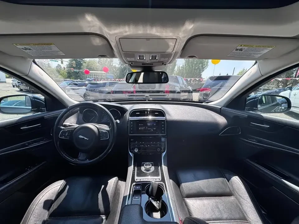2017 Jaguar XE - Image 9 of 18