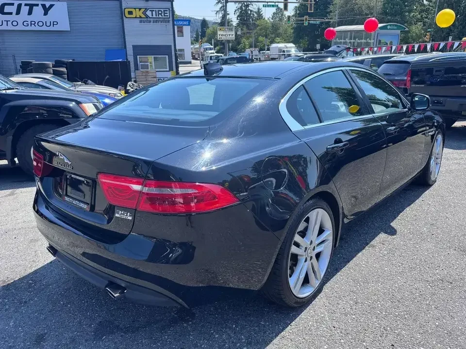 2017 Jaguar XE - Image 5 of 18