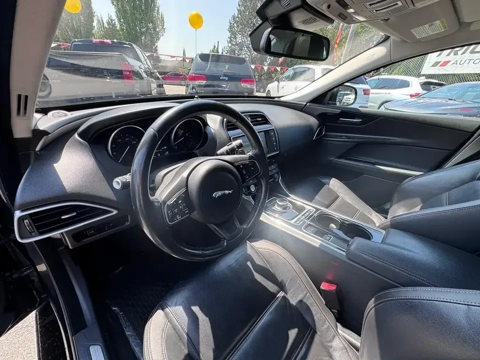 2017 Jaguar XE - Image 17 of 18
