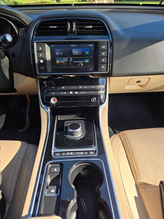 2017 Jaguar XE - Image 15 of 20