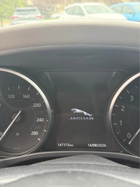 2017 Jaguar XE - Image 7 of 12