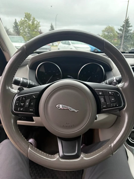 2017 Jaguar XE - Image 6 of 12
