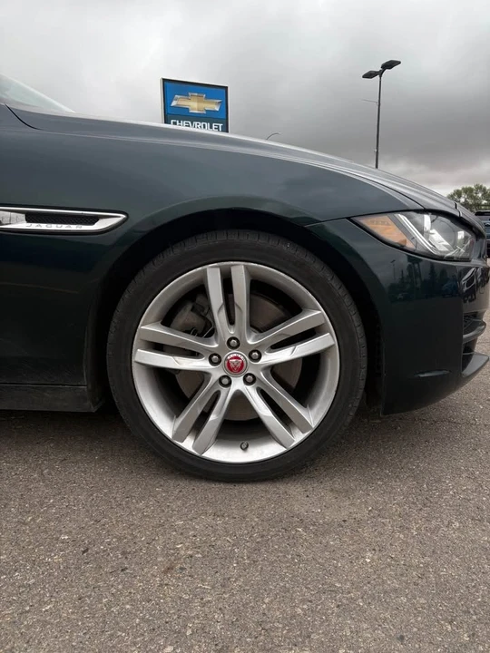 2017 Jaguar XE - Image 4 of 12