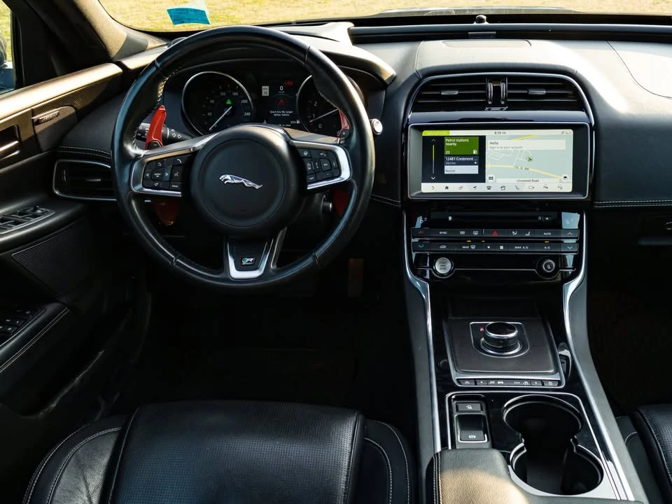 2017 Jaguar XE - Image 7 of 11