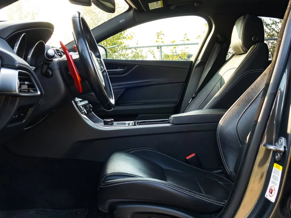 2017 Jaguar XE - Image 6 of 11