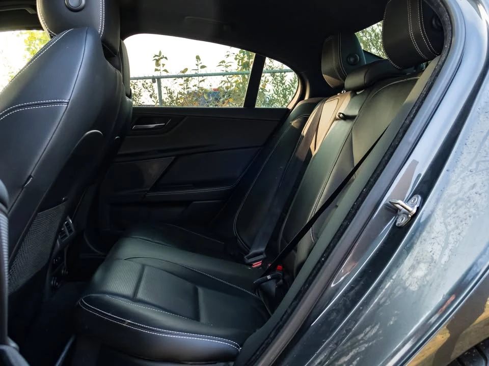 2017 Jaguar XE - Image 11 of 11