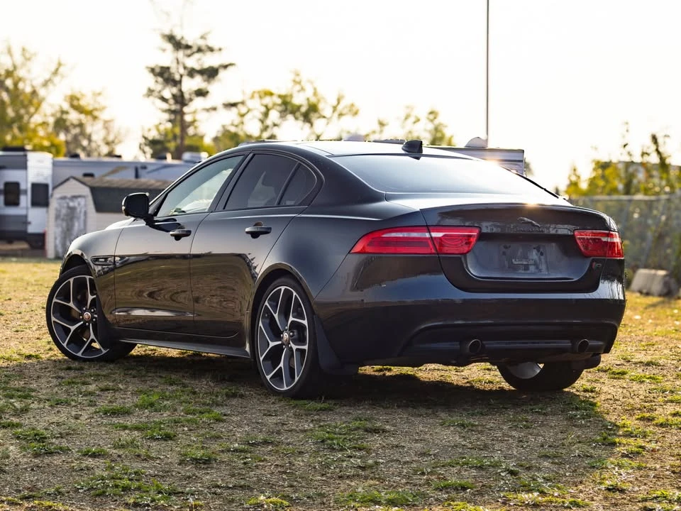 2017 Jaguar XE - Image 3 of 11