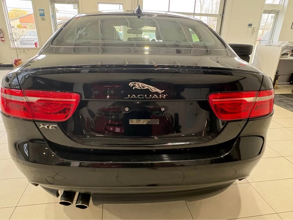 2017 Jaguar XE - Image 4 of 18