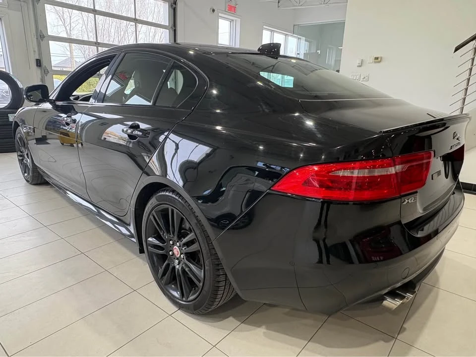 2017 Jaguar XE - Image 5 of 18