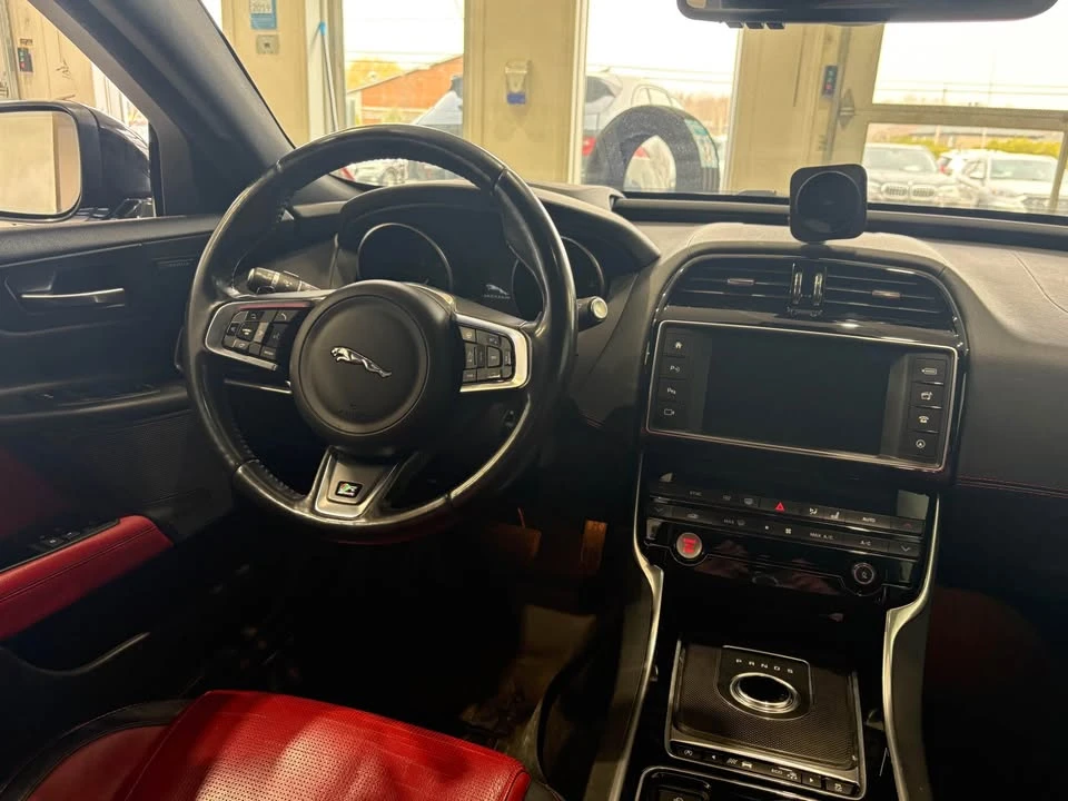 2017 Jaguar XE - Image 10 of 18