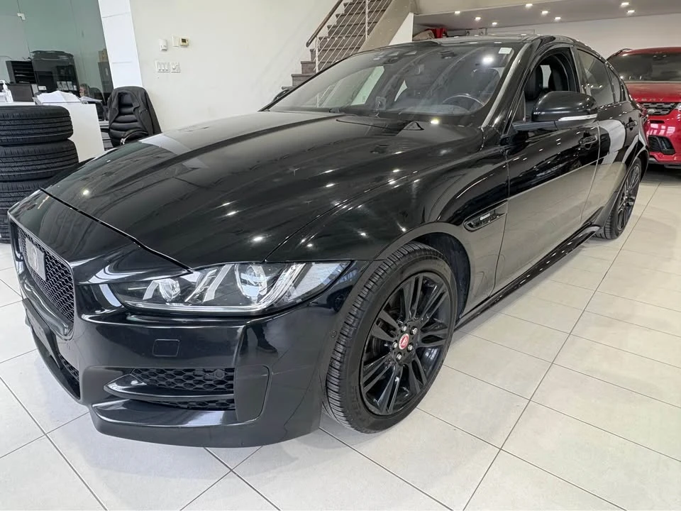 2017 Jaguar XE - Image 7 of 18