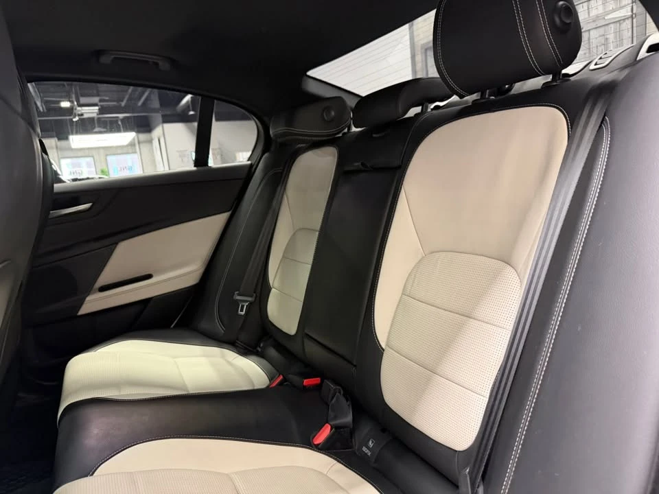 2017 Jaguar XE - Image 14 of 15