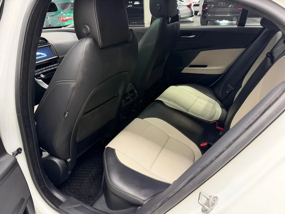 2017 Jaguar XE - Image 13 of 15