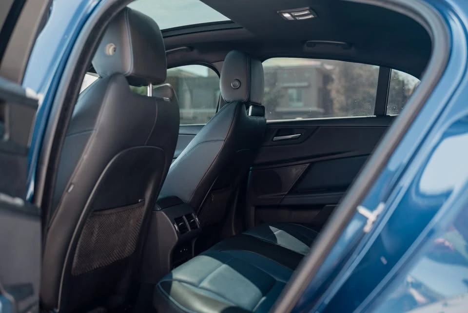 2017 Jaguar XE - Image 9 of 12