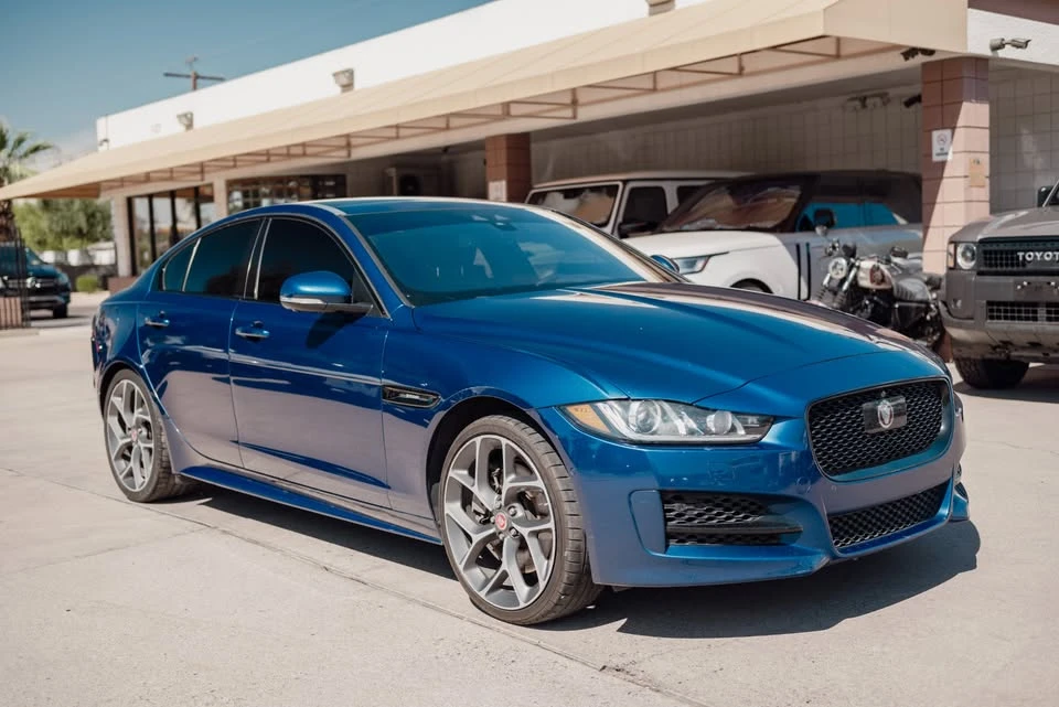 2017 Jaguar XE - Image 2 of 12