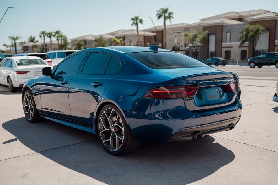 2017 Jaguar XE - Image 4 of 12