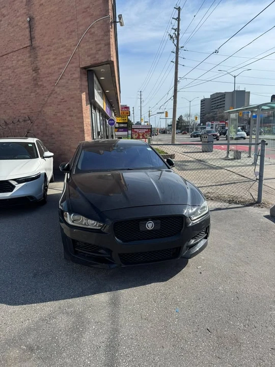 2017 Jaguar XE - Image 4 of 9