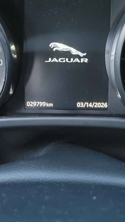 2017 Jaguar XE - Image 4 of 5