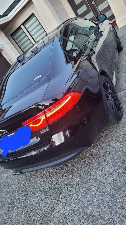 2017 Jaguar XE - Image 5 of 5