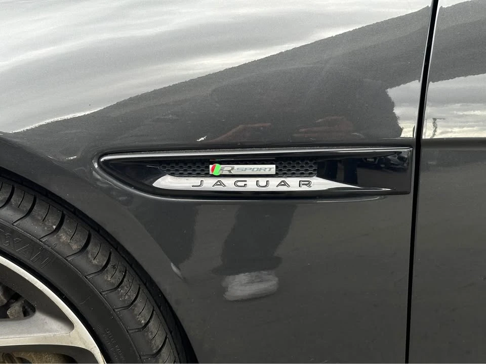 2017 Jaguar XE - Image 17 of 17
