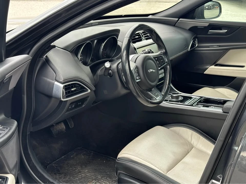 2017 Jaguar XE - Image 8 of 17