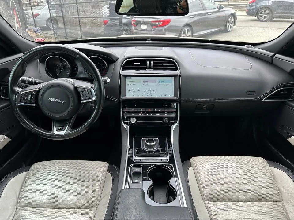 2017 Jaguar XE - Image 11 of 17