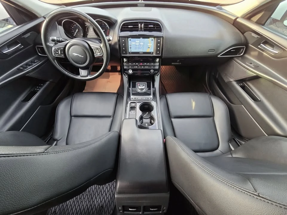 2017 Jaguar XE - Image 13 of 21