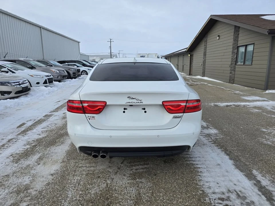 2017 Jaguar XE - Image 7 of 21