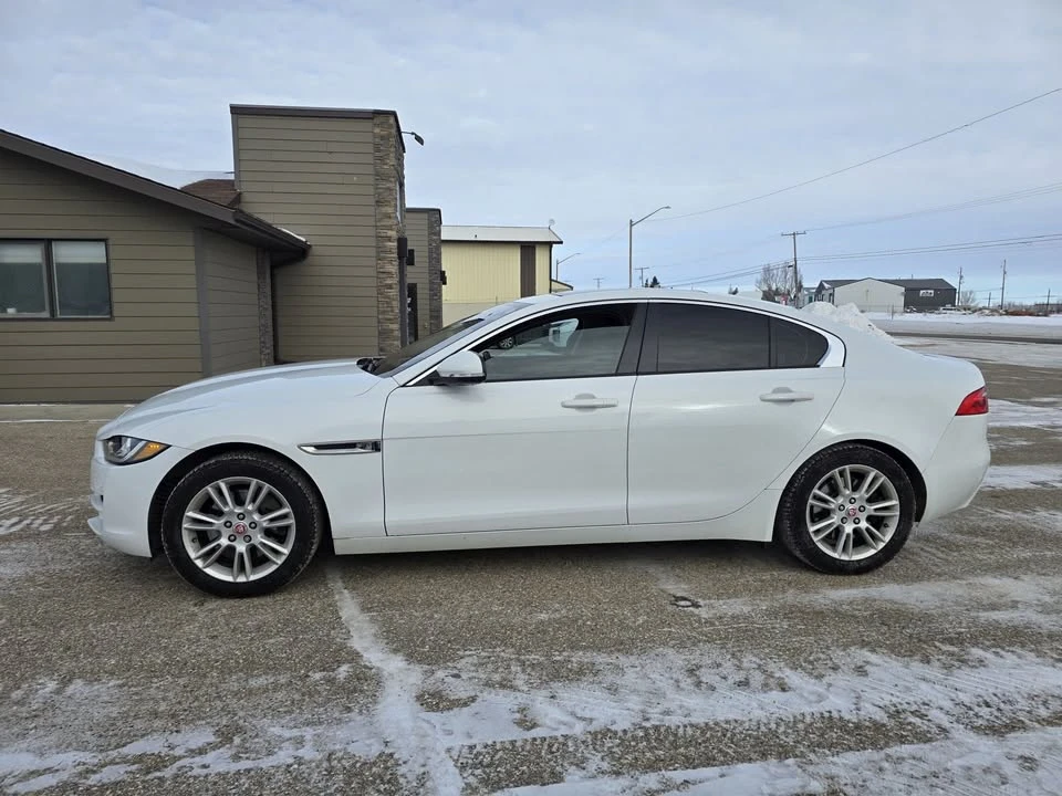 2017 Jaguar XE - Image 5 of 21