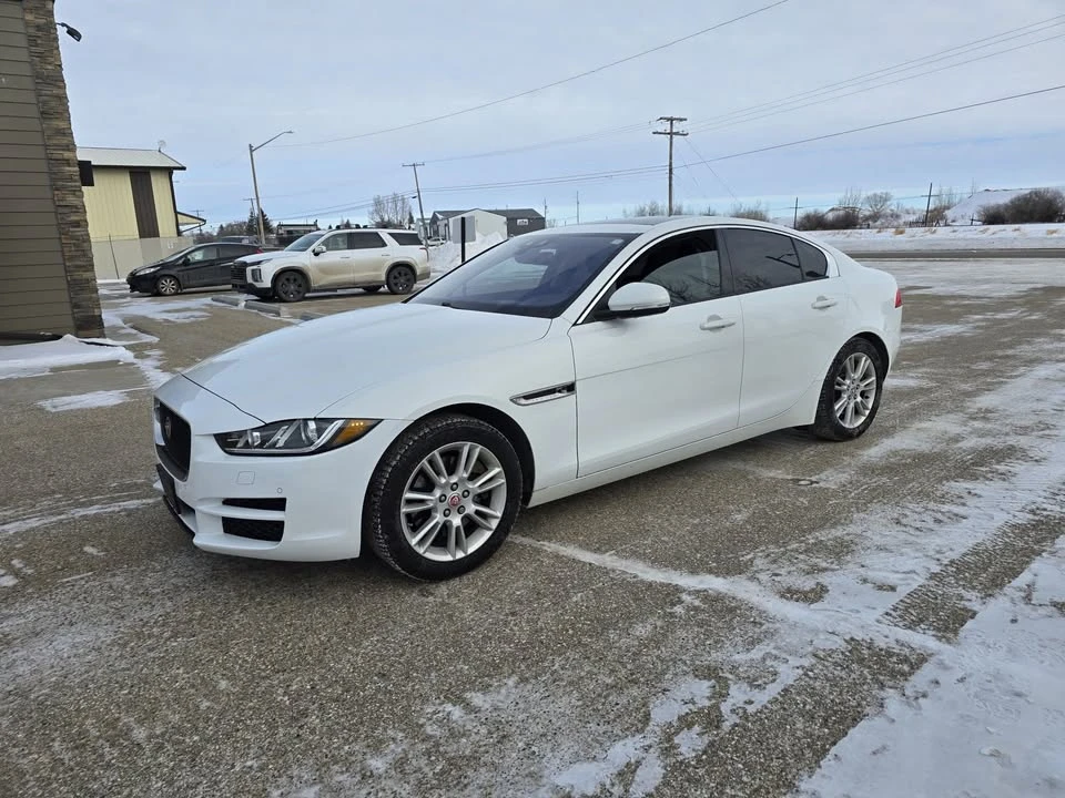 2017 Jaguar XE - Image 4 of 21