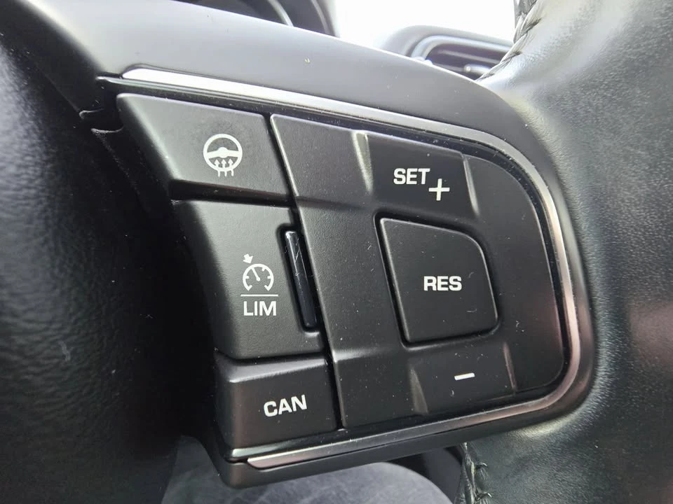 2017 Jaguar XE - Image 18 of 21