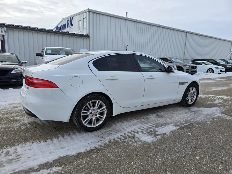 2017 Jaguar XE - Image 8 of 21