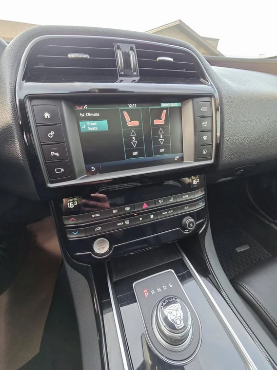 2017 Jaguar XE - Image 17 of 21