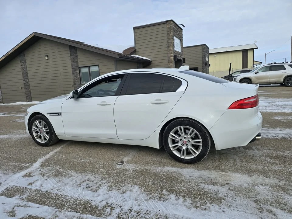 2017 Jaguar XE - Image 6 of 21