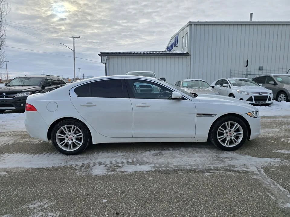 2017 Jaguar XE - Image 9 of 21