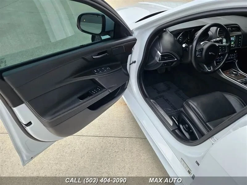 2017 Jaguar XE - Image 10 of 20