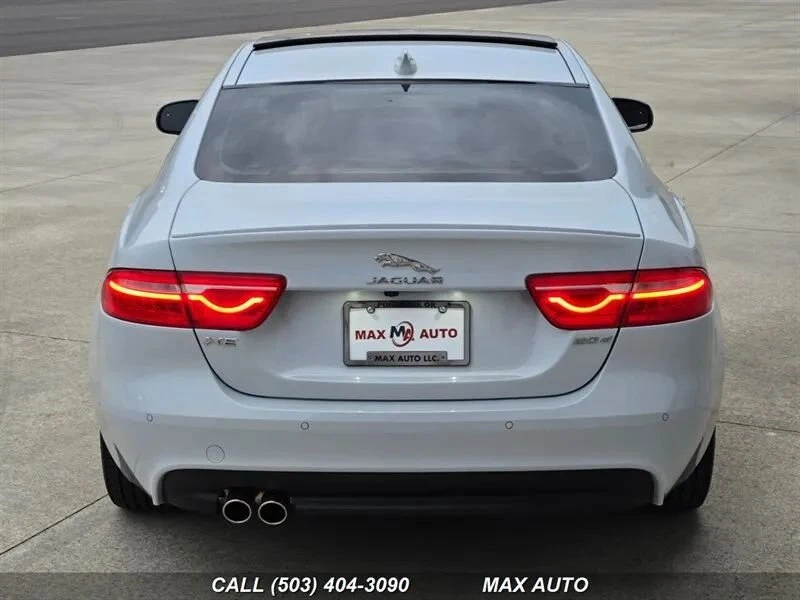 2017 Jaguar XE - Image 7 of 20