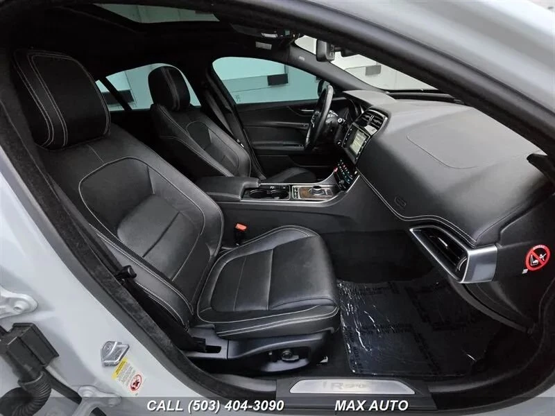 2017 Jaguar XE - Image 19 of 20