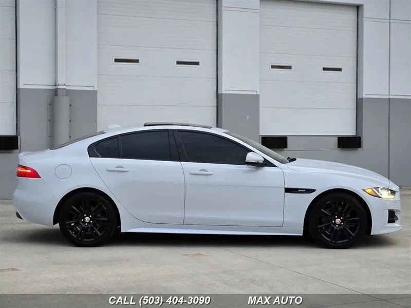 2017 Jaguar XE - Image 9 of 20