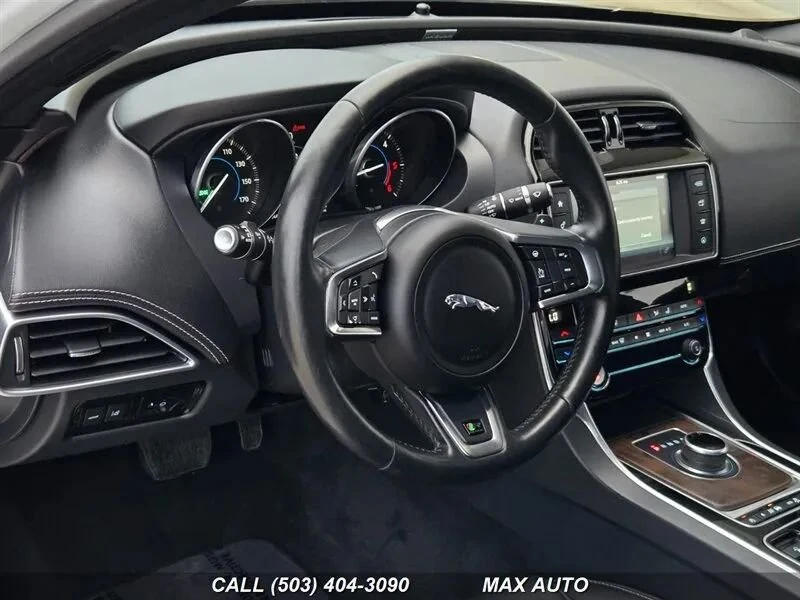 2017 Jaguar XE - Image 11 of 20