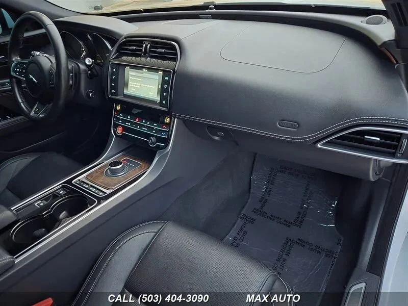 2017 Jaguar XE - Image 2 of 20