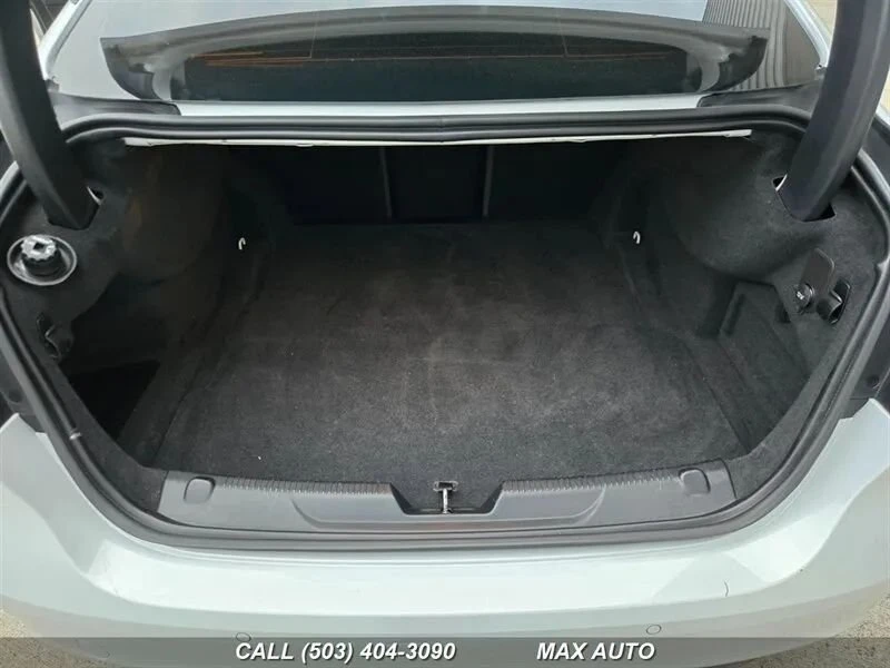 2017 Jaguar XE - Image 16 of 20