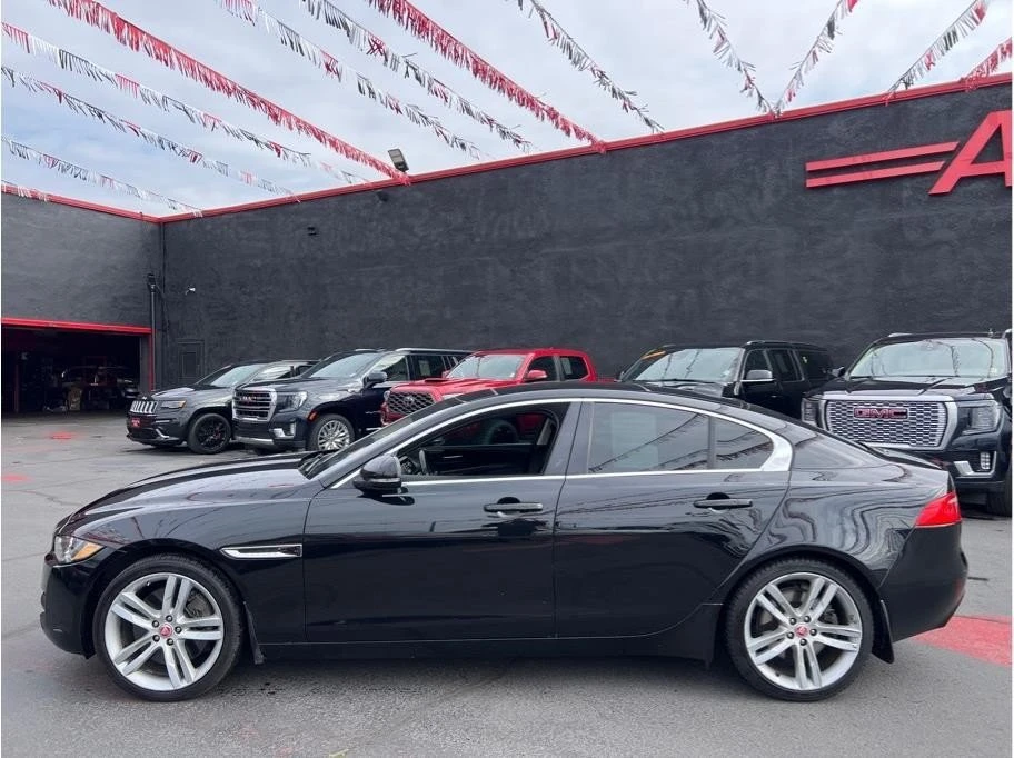 2017 Jaguar XE - Image 4 of 20