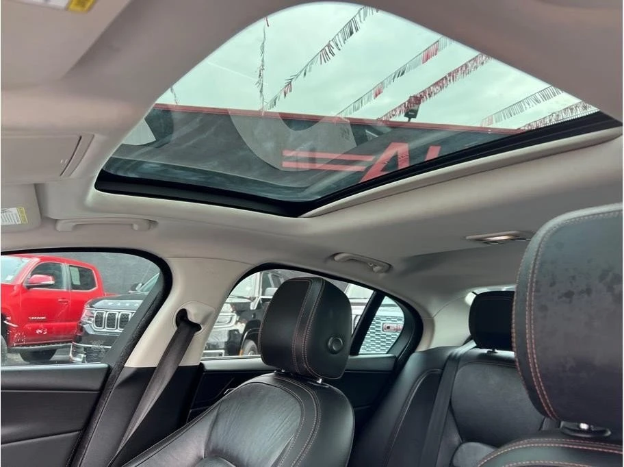 2017 Jaguar XE - Image 13 of 20