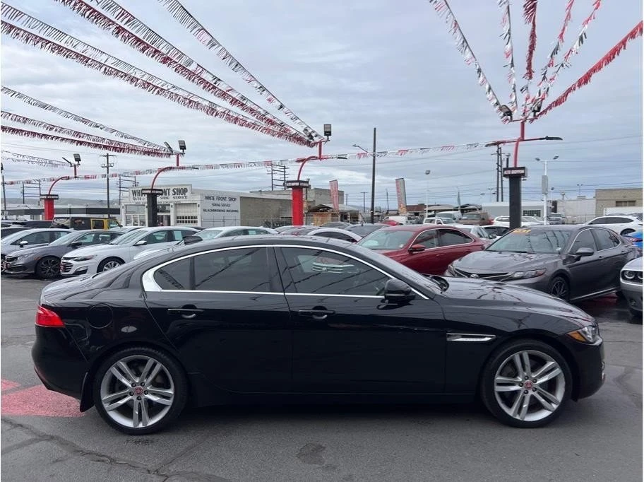 2017 Jaguar XE - Image 9 of 20