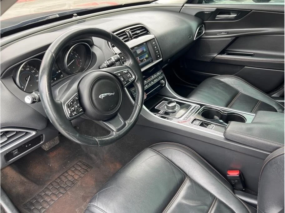 2017 Jaguar XE - Image 11 of 20