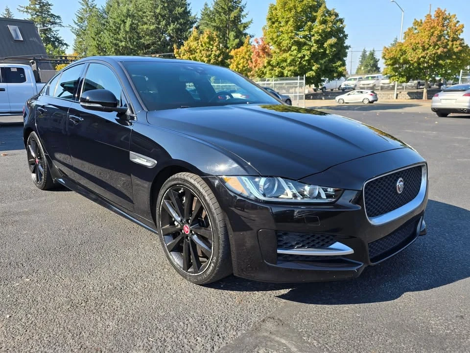 2017 Jaguar XE - Image 7 of 20