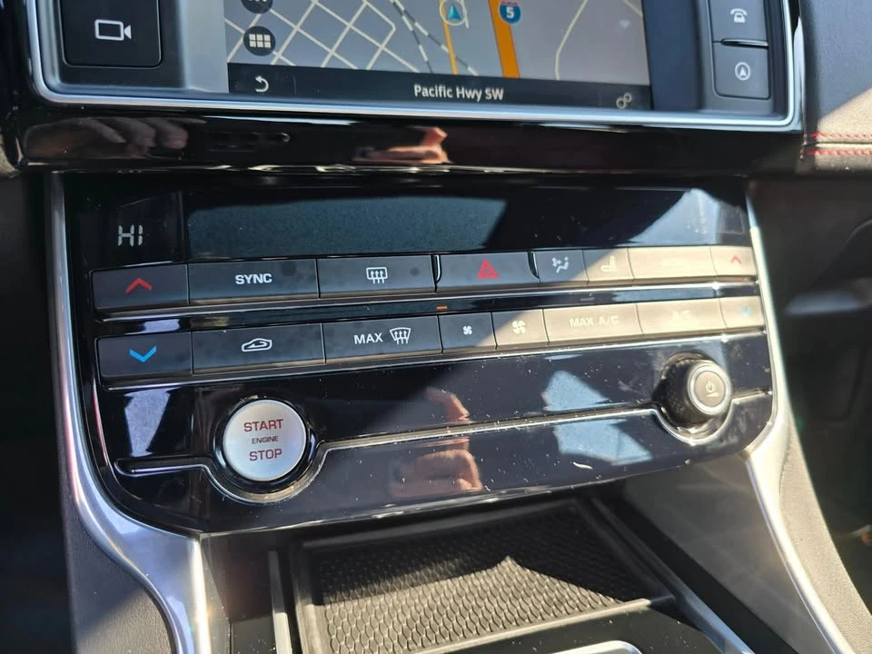 2017 Jaguar XE - Image 14 of 20