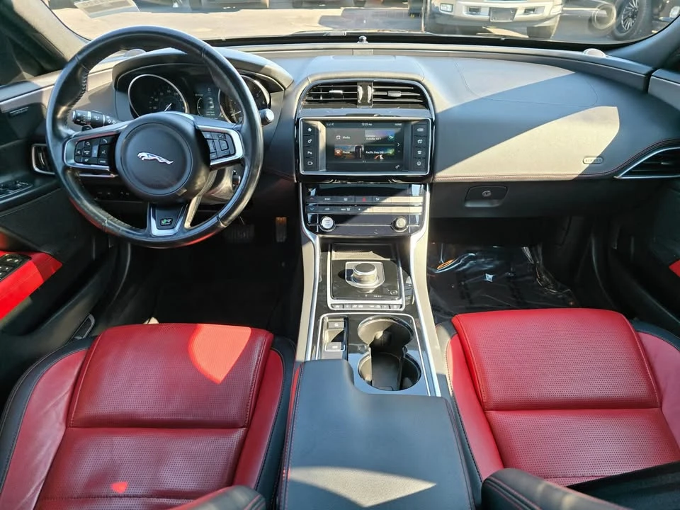 2017 Jaguar XE - Image 10 of 20