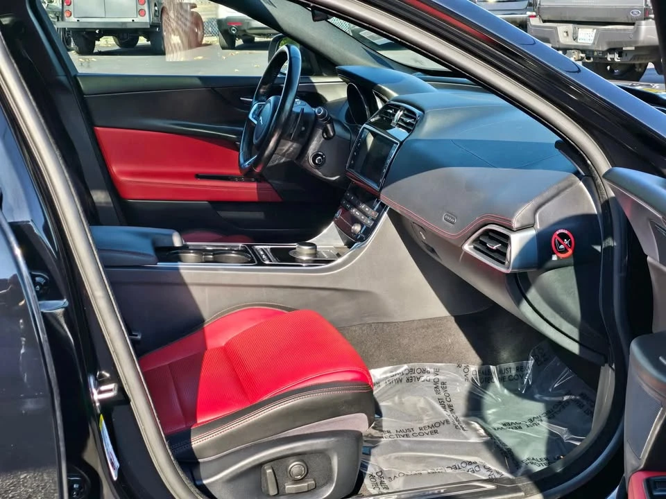 2017 Jaguar XE - Image 9 of 20